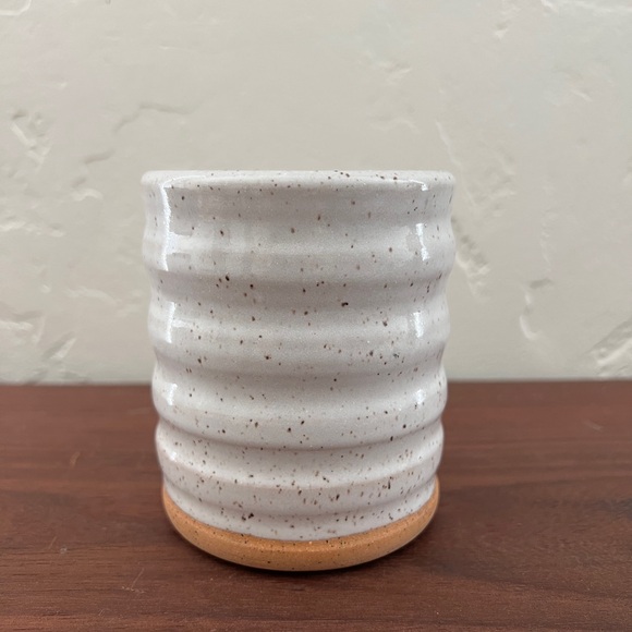 White speckled glaze ribbed stoneware cup vase mug handmade pottery raw clay - Picture 3 of 13